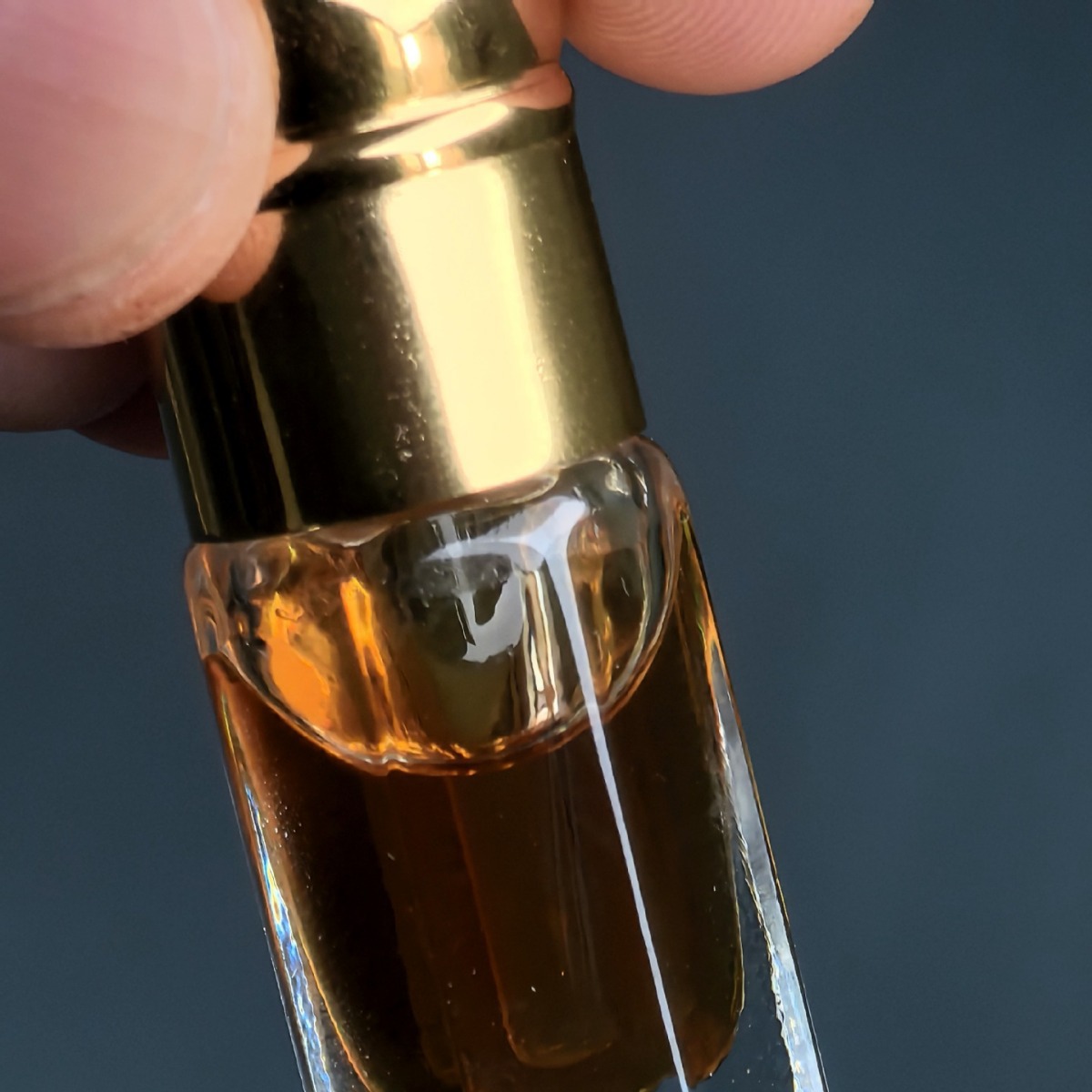น้ํามันหอมระเหยไม้กฤษณาบริสุทธ - Sandalwood Perfume Oil บทวิจารณ์และราคา
